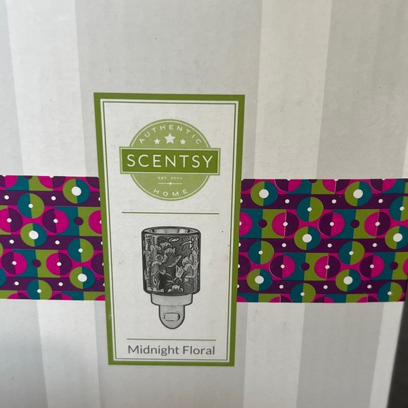 Scentsy Floral Blue Warmer - Picture 4 of 4